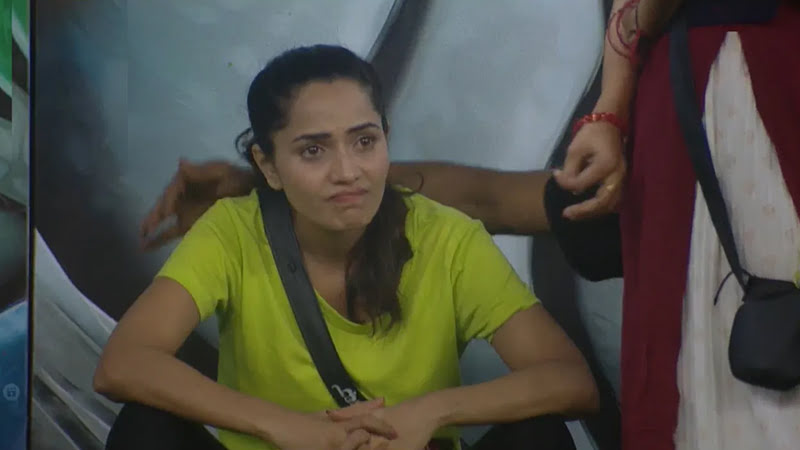 Shobha Shetty cries