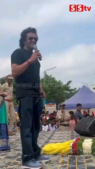 ಹುಬ್ಬಳ್ಳಿಯಲ್ಲಿ ಅಭಿಮಾನಿಗಳ ಜೊತೆ ರಿಯಲ್ ಸ್ಟಾರ್