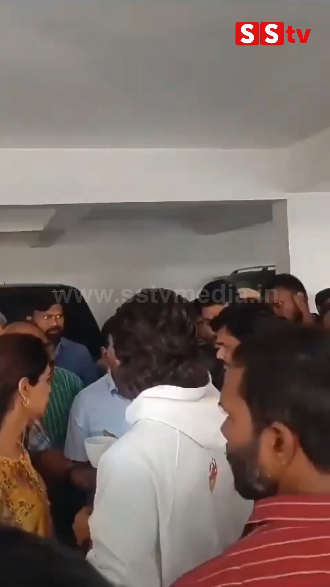 ಹೆಂಡತಿಗೆ ಧೈರ್ಯ ತುಂಬಿದ ಅಲ್ಲು ಅರ್ಜುನ್