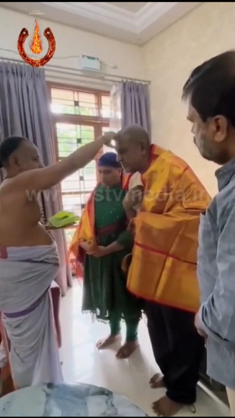 ಯುಎಸ್‌ಗೆ ತೆರಳುವ ಮುನ್ನ ಪೂಜೆ ಮಾಡಿದ ಶಿವಣ್ಣ ಗೀತಕ್ಕ