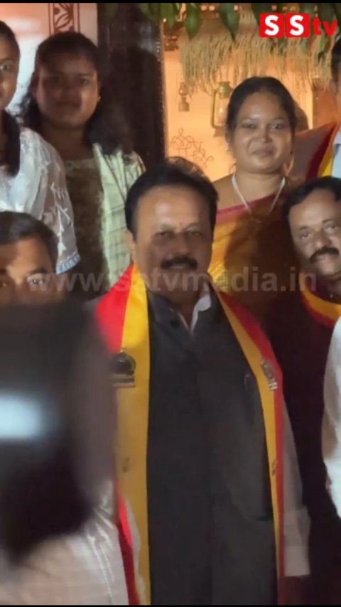 ಫ್ಯಾನ್ಸ್ ಜೊತೆ ಫೋಟೋ ತೆಗೆಸಿಕೊಂಡ ಚಲುವರಾಯ ಸ್ವಾಮಿ