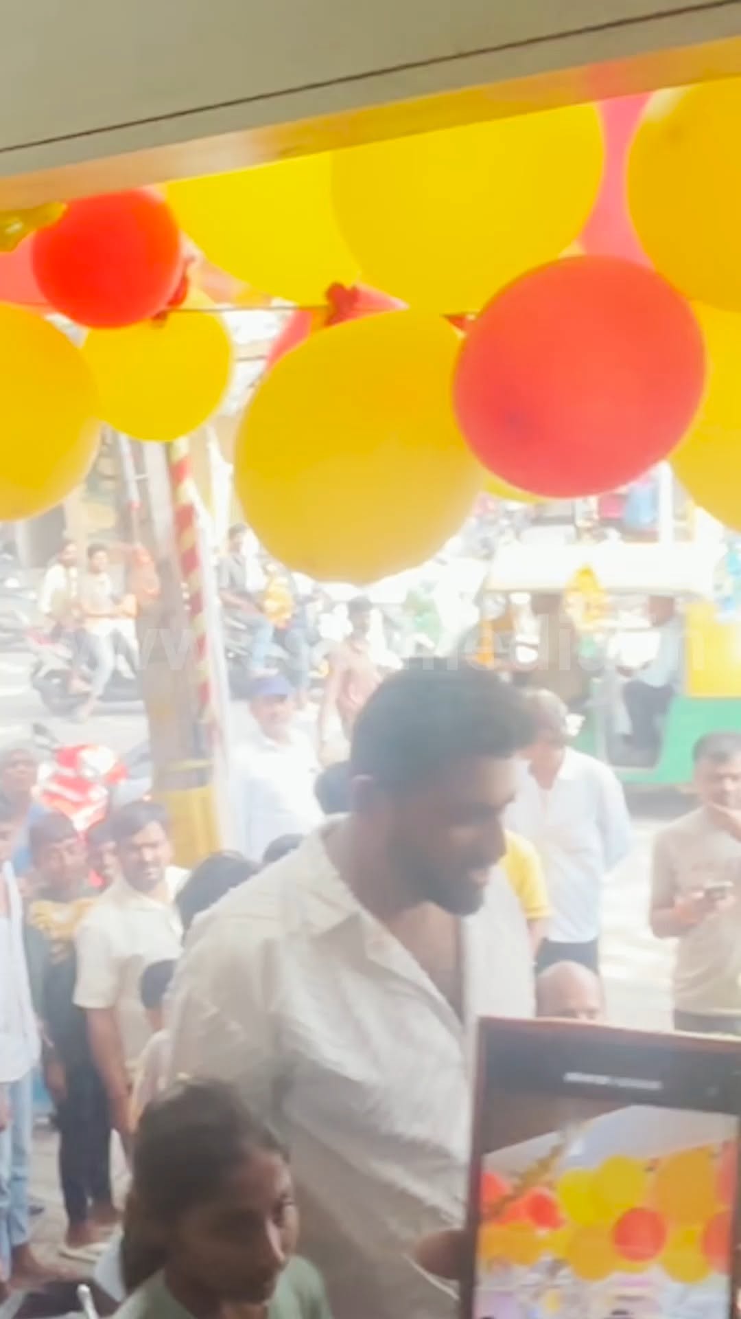 ಹೊಸಕೋಟೆ ಬಿರಿಯಾನಿ ಕಬಾಬ್ ಅಲ್ಲಿ ವರ್ತೂರ್ ಸಂತೋಷ್