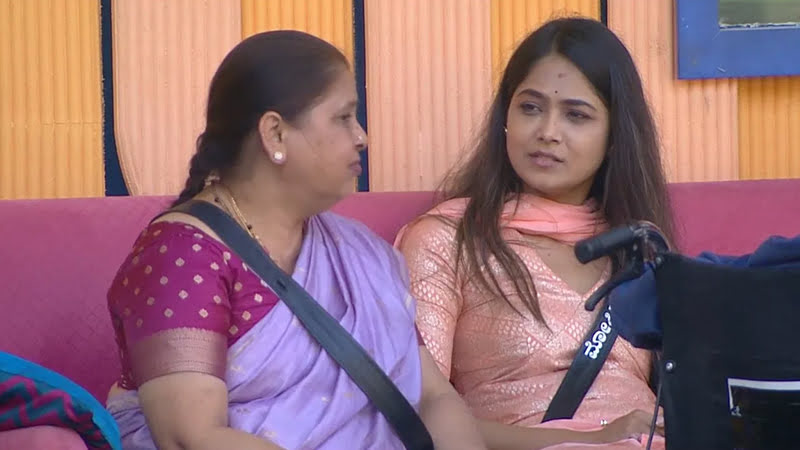 Mokshita's mother gives her a word of encouragement