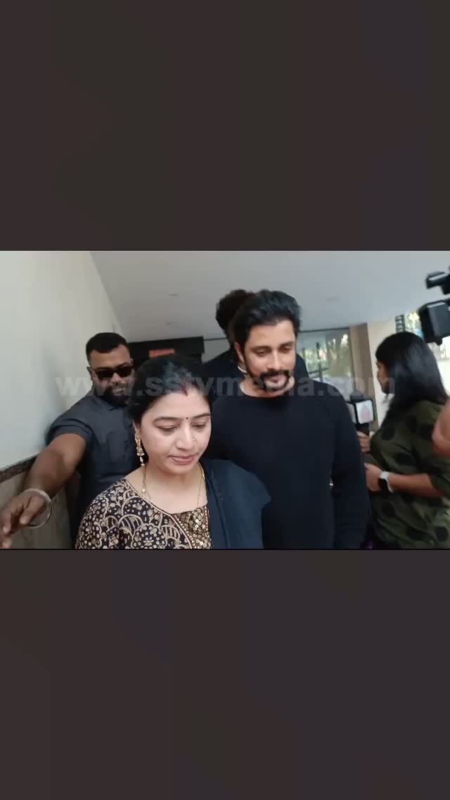 ಪ್ರೇಮ್ ಹೆಂಡತಿ ಜೊತೆ ಎಲ್ಲಿಗೆ ಬಂದ್ರು ನೋಡಿ