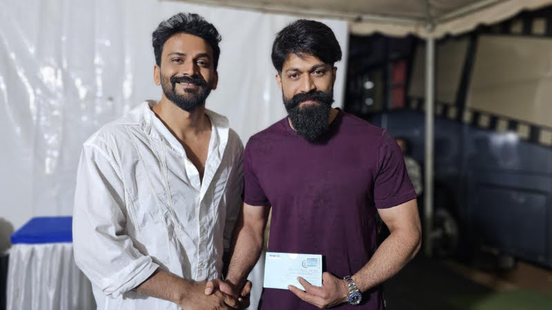 Dolly Dhananjaya invites Yash to her wedding