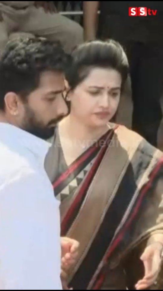 Pavithra Gowda arrives at court well prepared to see Darshan