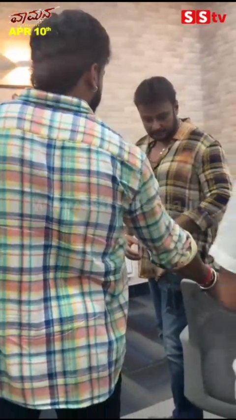 ಬೆನ್ನು ನೋವಿನಲ್ಲಿ ಧನ್ವೀರ್ ತಂದೆ ಕಾಲಿಗೆ ಬಿದ್ದ ದರ್ಶನ್