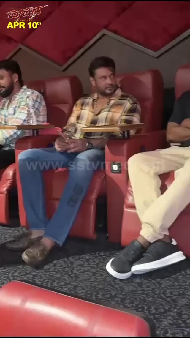Chikanna sitting next to Darshan with his hands tied