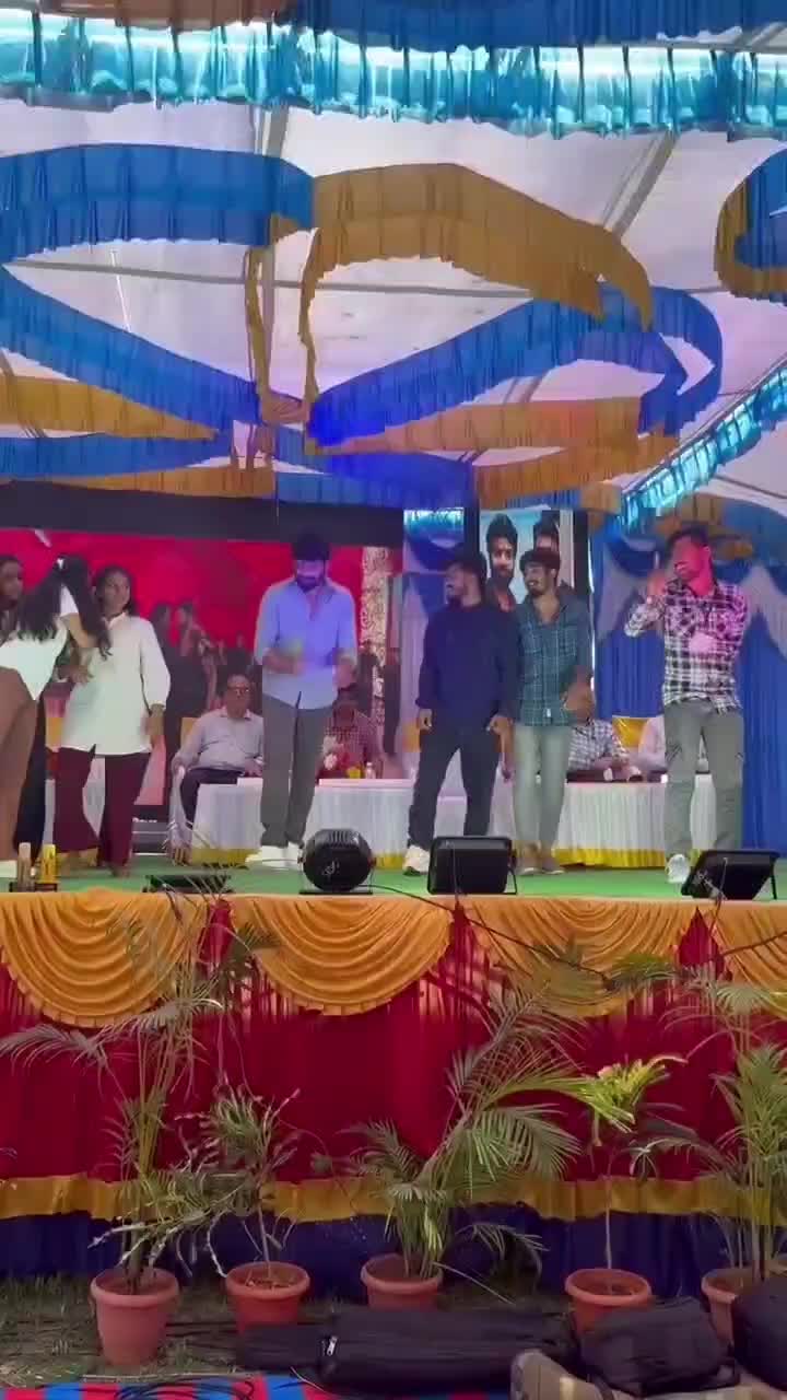 See what Vinod Prabhakar said about Darshan