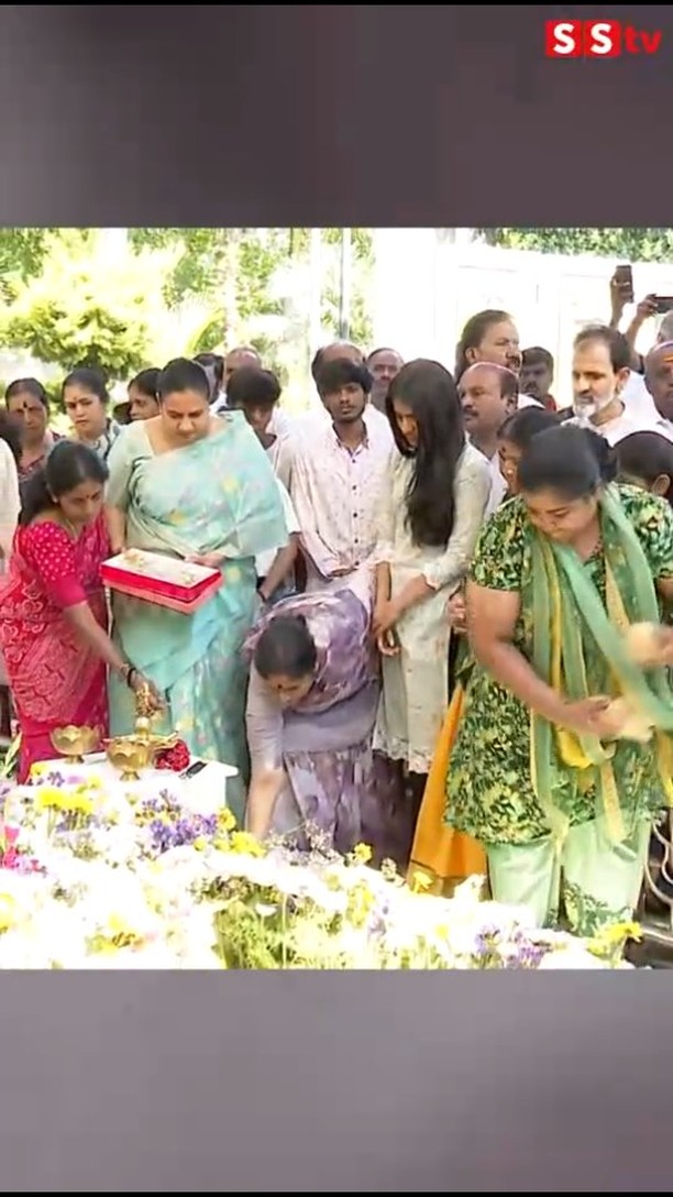 Ashwini stood in front of her father-in-law and worshipped him