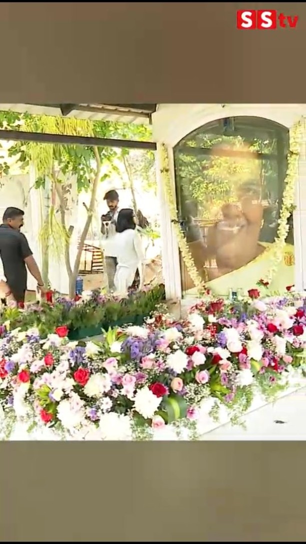 Family members worship Parvathamma's Samadhi