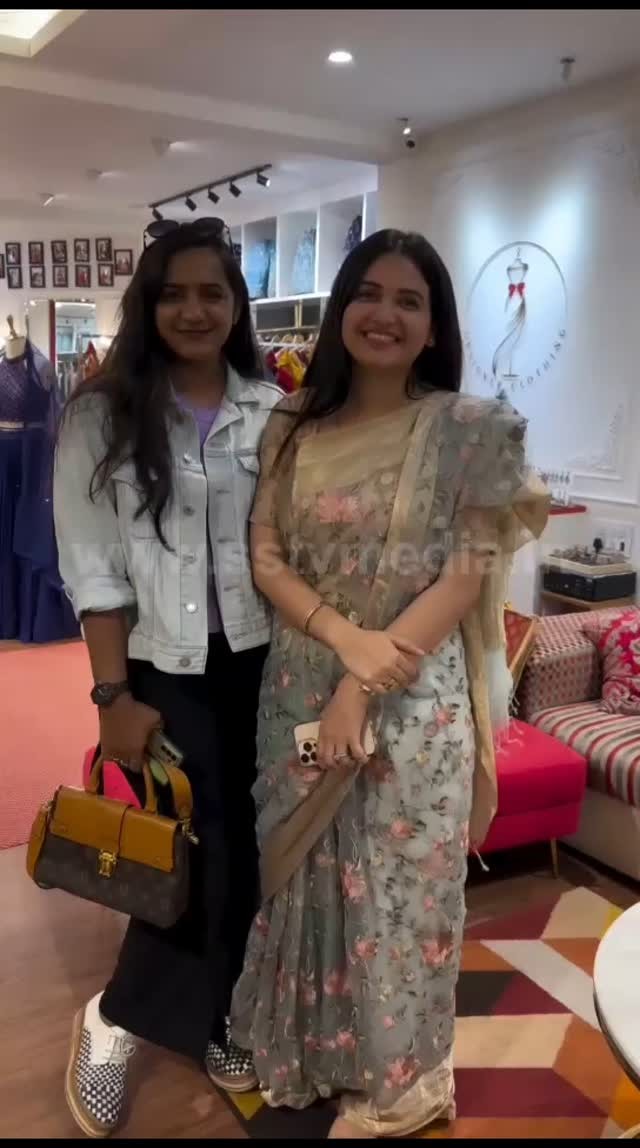 Pavithra Gowda busy with her friend
