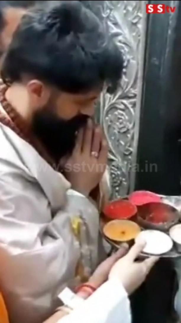 ಇಂದು ಮಹಕಾಳಿ ದರ್ಶನ ಪಡೆದು ವಿಶೇಷ ಪೂಜೆ ಸಲ್ಲಿಸಿದ್ದಾರೆ ಯಶ್