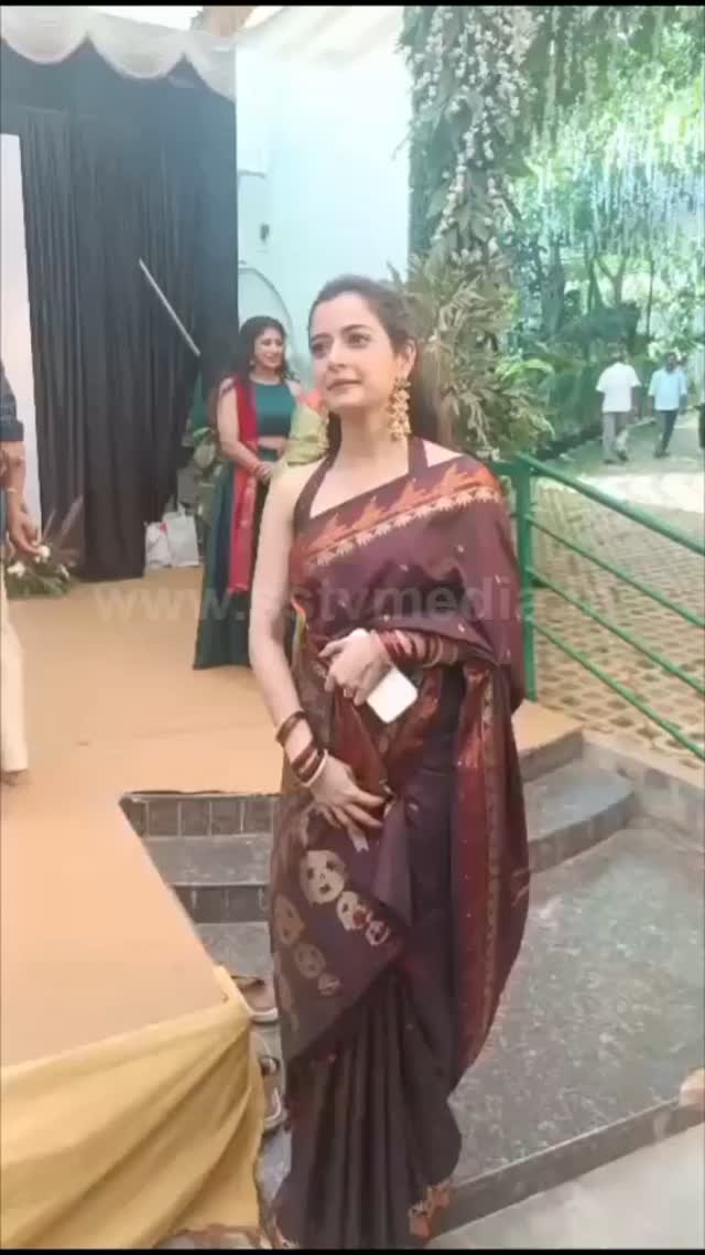 Ashika Ranganath mincing in a saree at Archana's wedding