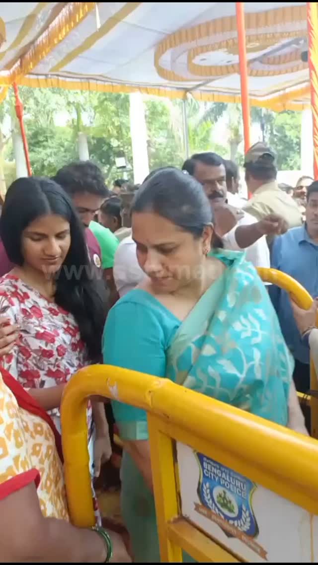 ಅಮ್ಮನ ಬೆನ್ನು ಬಿಡದೆ ಹಿಂದೆಹಿಂದೆ ಸುತ್ತಿದ ಅಪ್ಪು ಚಿಕ್ಕ ಮಗಳು
