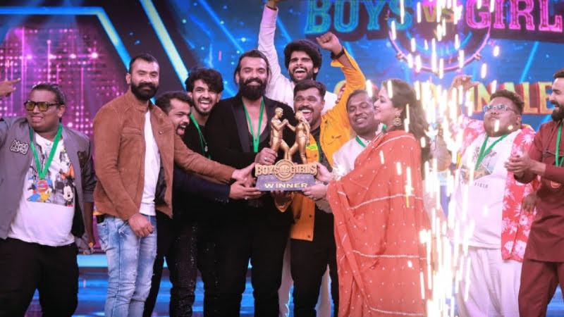 How much money did the boys get who won the trophy in the grand finale get