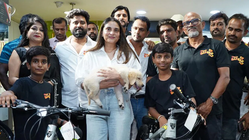 Ramya wins hearts by gifting a bicycle to the child actors of the movie 'Puppy'