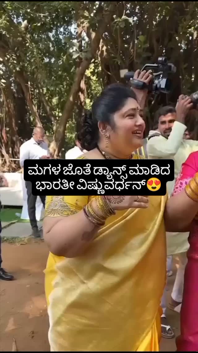 Bharathi Vishnuvardhan dances with her daughter