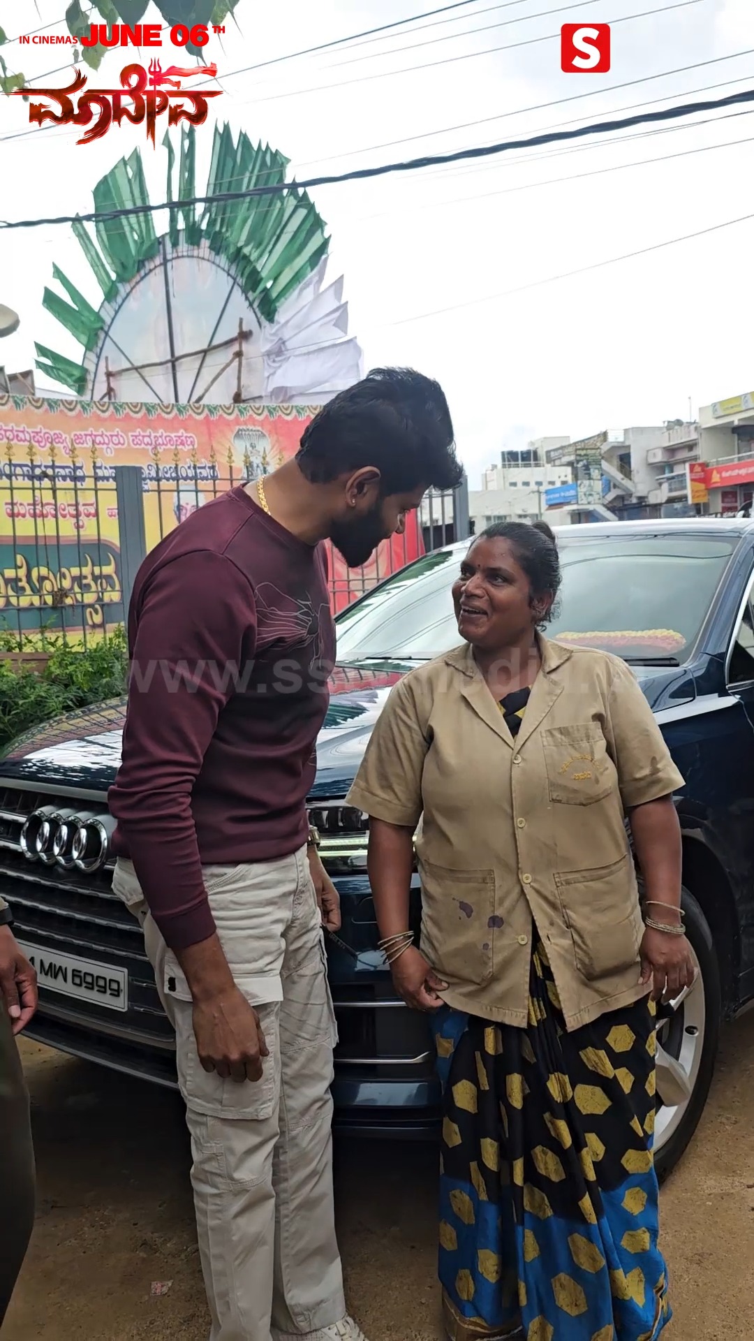 Vinod Prabhakar takes a photo with fans