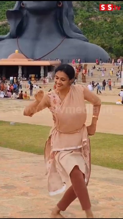 Shalini danced in front of Lord Shiva