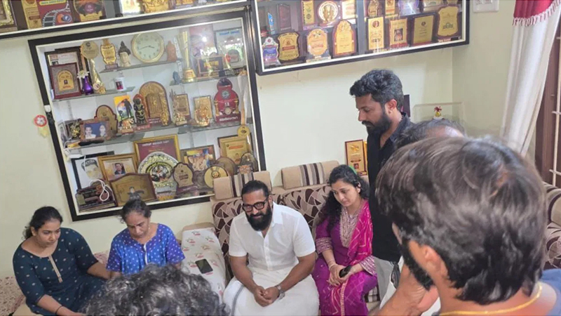 Rishab Shetty visits Rakesh Poojary's house after 21 days