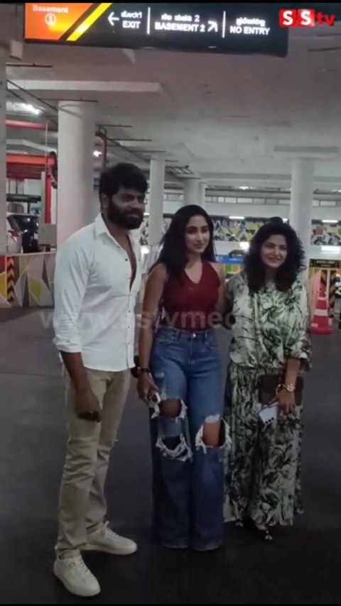 See how close Vinod Prabhakar's wife is with Sania