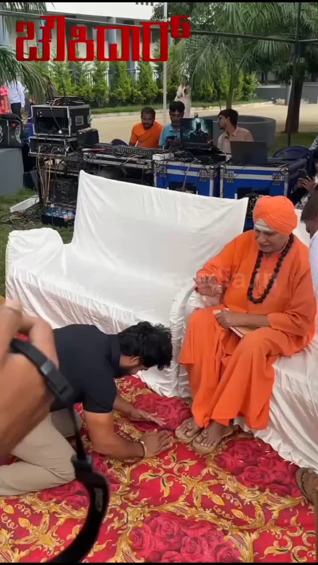 Prithvi Ambar bows to Guruji's feet during the promotion of the movie Chowkidar