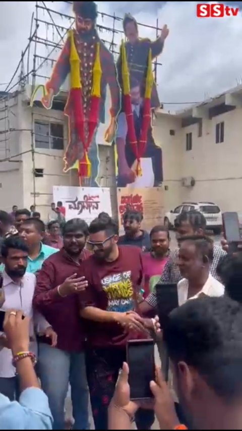 Fans who picked up actor Diganth to watch a movie Edagaiye Apaghatakke Karana
