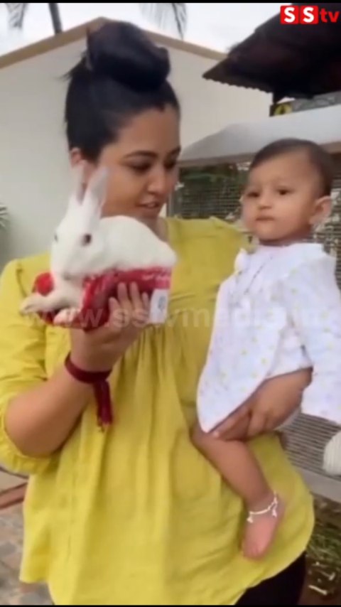 Neha Gowda's daughter played with a rabbit