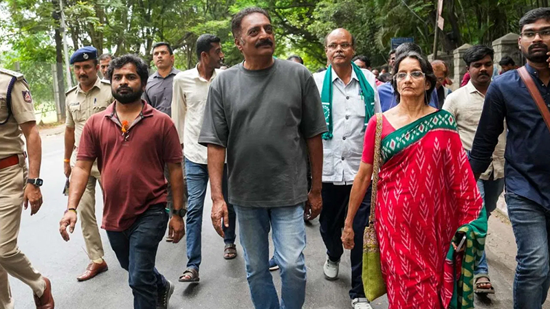 Prakash Raj went to speak about farmers' problems