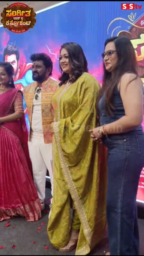 Meghana Raj took a photo with Siri